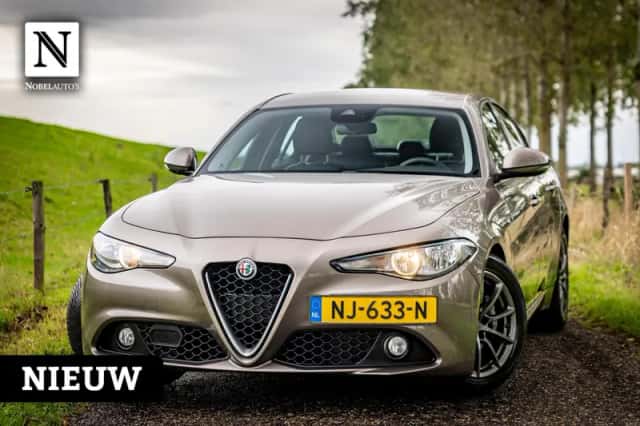 Alfa Romeo Giulia (2017) thumbnail 1
