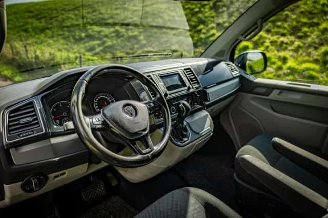 Volkswagen Transporter (2019) thumbnail 2