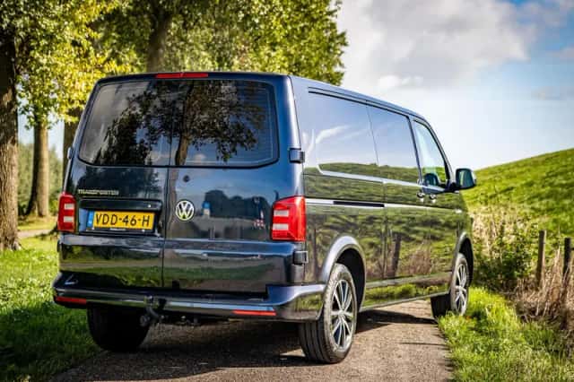 Volkswagen Transporter (2019) thumbnail 3