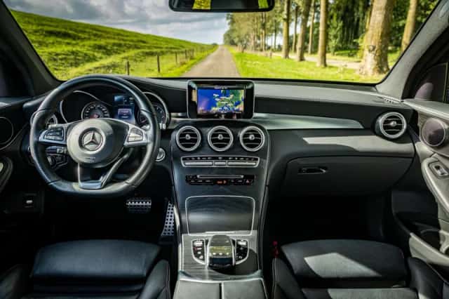 Mercedes-Benz GLC-Klasse (2016) thumbnail 2