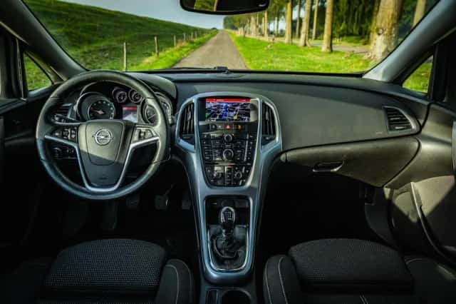 Opel Astra (2015) thumbnail 2