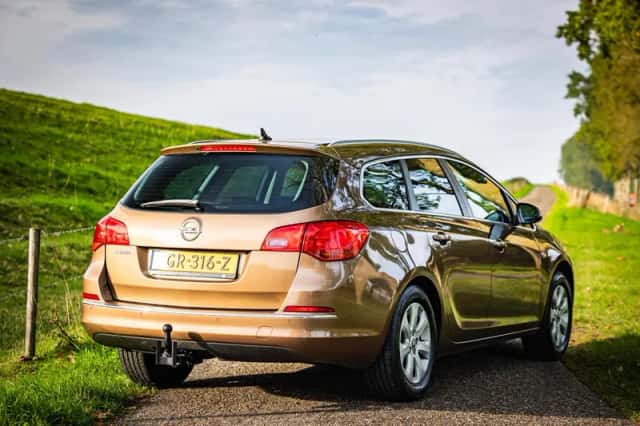 Opel Astra (2015) thumbnail 3