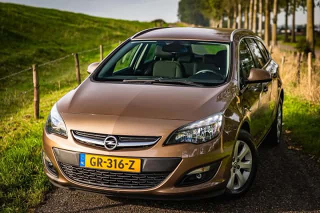 Opel Astra (2015) thumbnail 5