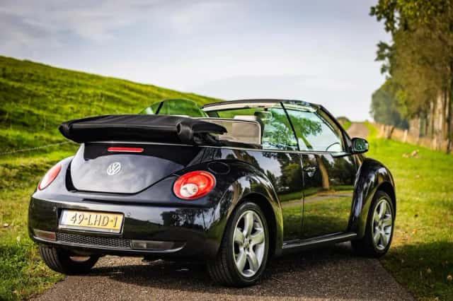 Volkswagen New Beetle (2006) thumbnail 3