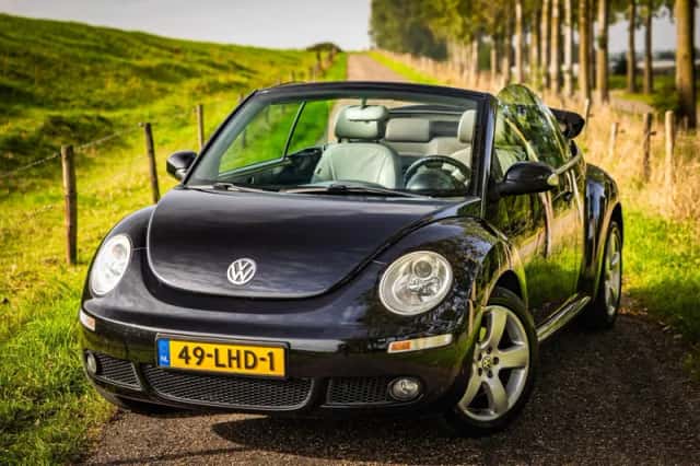 Volkswagen New Beetle (2006) thumbnail 5