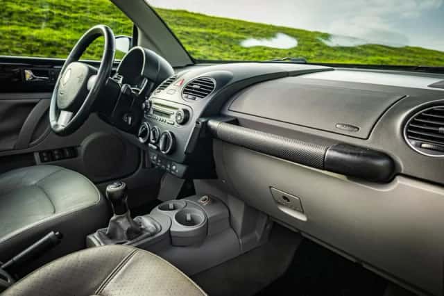 Volkswagen New Beetle (2006) thumbnail 6