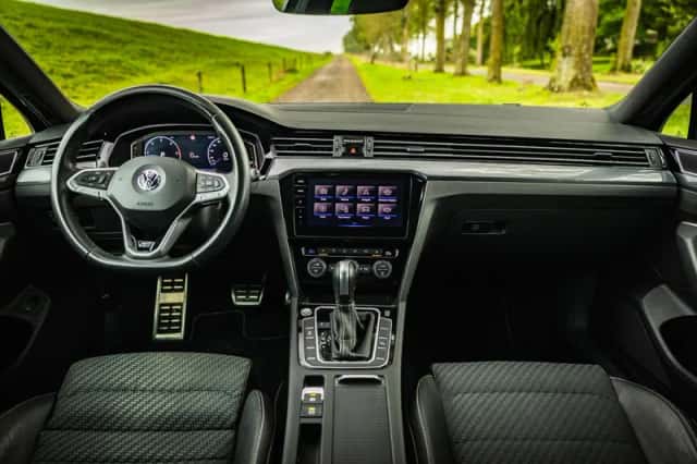 Volkswagen Passat (2020) thumbnail 2