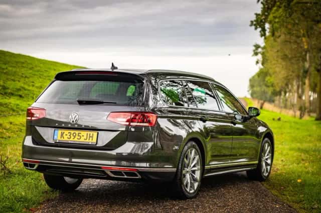 Volkswagen Passat (2020) thumbnail 3