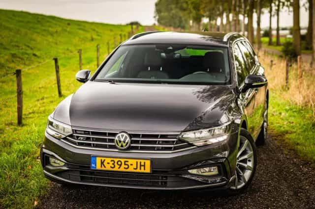 Volkswagen Passat (2020) thumbnail 5