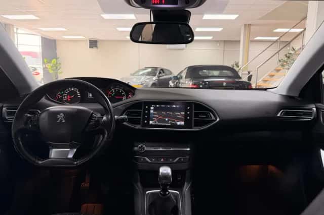 Peugeot 308 (2015) thumbnail 3