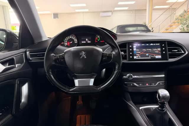 Peugeot 308 (2015) thumbnail 4