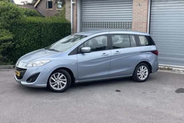 Mazda 5 (2010) thumbnail 2