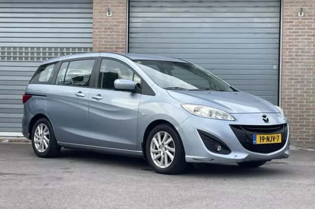 Mazda 5 (2010) thumbnail 3