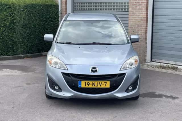 Mazda 5 (2010) thumbnail 4