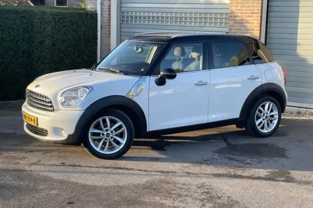 MINI Countryman (2010) thumbnail 2