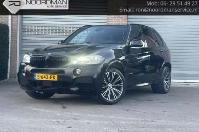 BMW X5 (2018) thumbnail 1