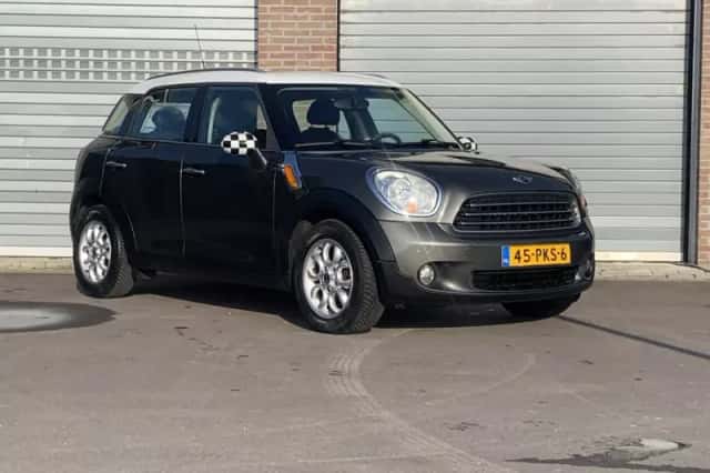 MINI Countryman (2011) thumbnail 3