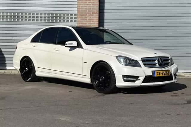 Mercedes-Benz C-Klasse (2013) thumbnail 3