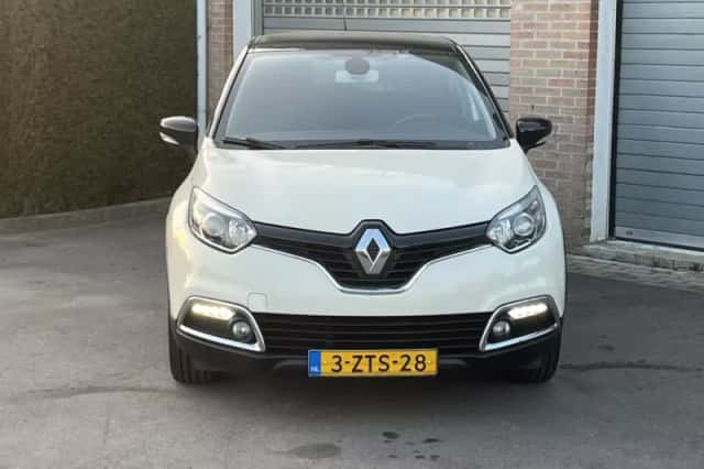 Renault Captur (2015) thumbnail 4