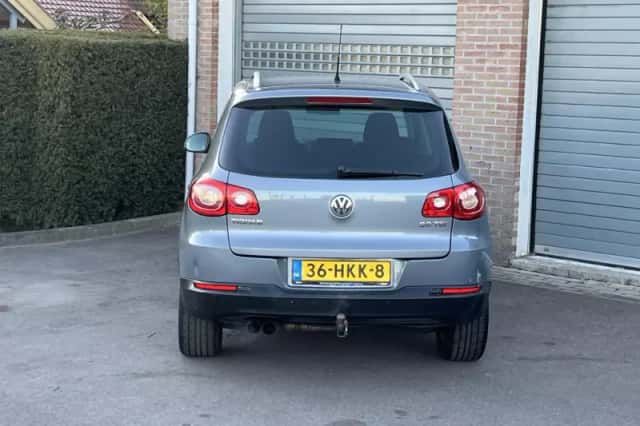 Volkswagen Tiguan (2009) thumbnail 2