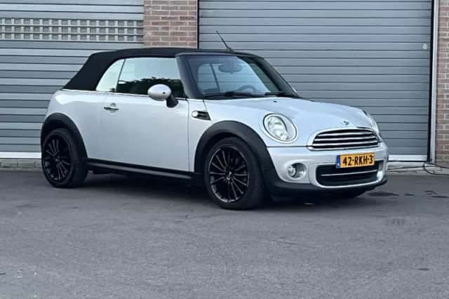 MINI Cabrio (2011) thumbnail 3