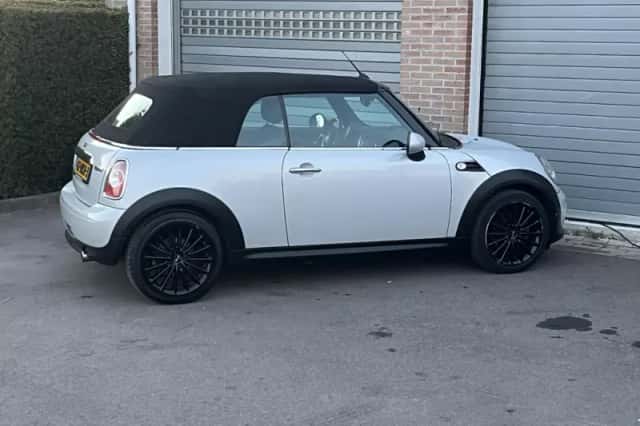 MINI Cabrio (2011) thumbnail 6