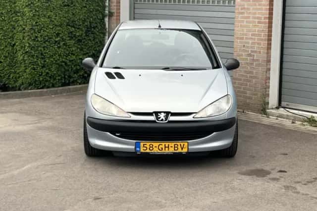Peugeot 206 (2000) thumbnail 4