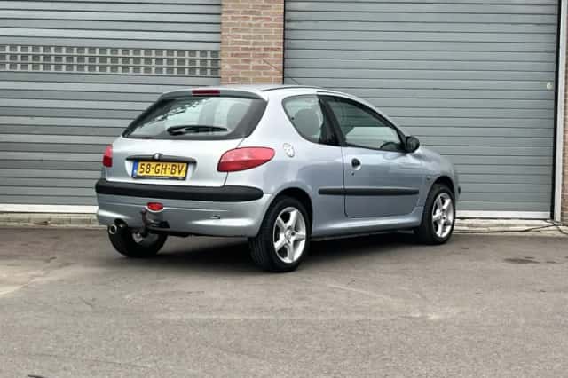 Peugeot 206 (2000) thumbnail 5
