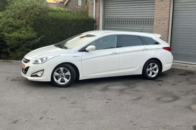 Hyundai i40 (2013) thumbnail 2