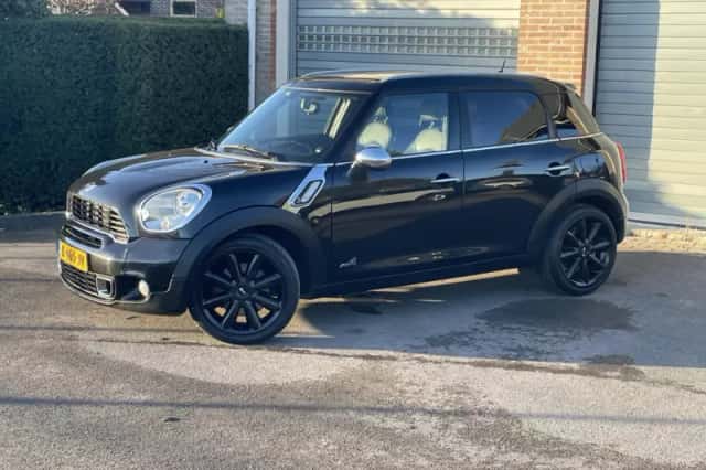 MINI Countryman (2010) thumbnail 2
