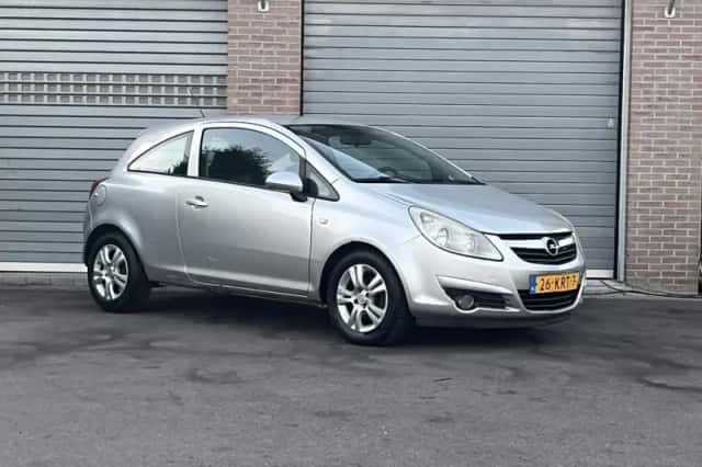 Opel Corsa (2010) thumbnail 3
