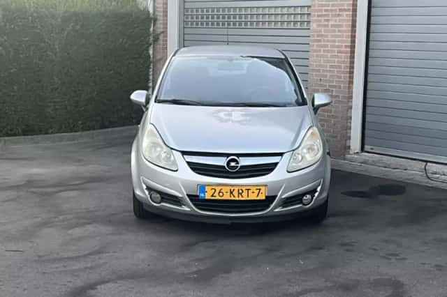 Opel Corsa (2010) thumbnail 4