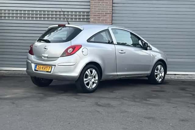 Opel Corsa (2010) thumbnail 5