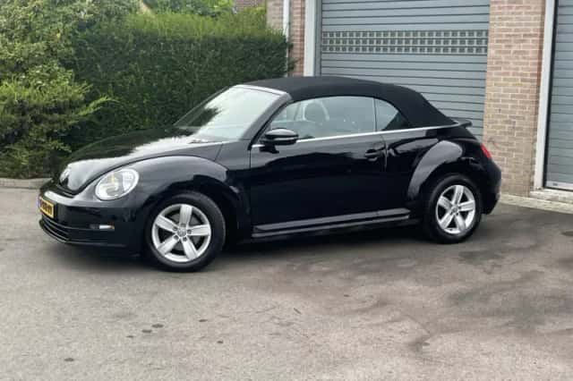 Volkswagen Beetle (2016) thumbnail 2