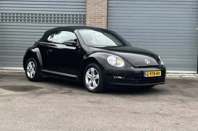 Volkswagen Beetle (2016) thumbnail 3