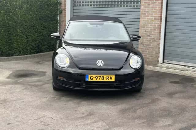 Volkswagen Beetle (2016) thumbnail 4