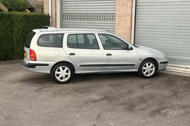 Renault Mégane (2000) thumbnail 6