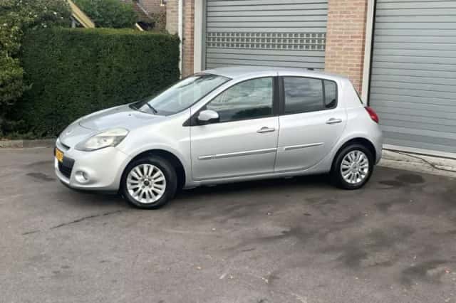 Renault Clio (2011) thumbnail 2