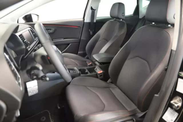 SEAT Leon (2017) thumbnail 3