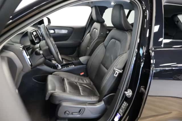 Volvo XC40 (2022) thumbnail 3