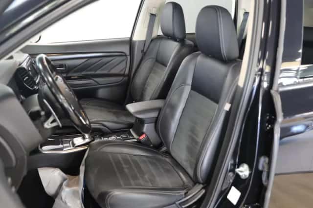 Mitsubishi Outlander (2016) thumbnail 3