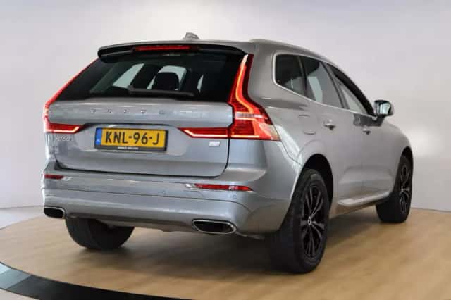 Volvo XC60 (2021) thumbnail 2