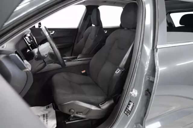 Volvo XC60 (2021) thumbnail 3
