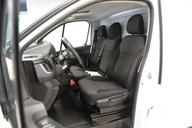 Nissan Primastar (2024) thumbnail 3