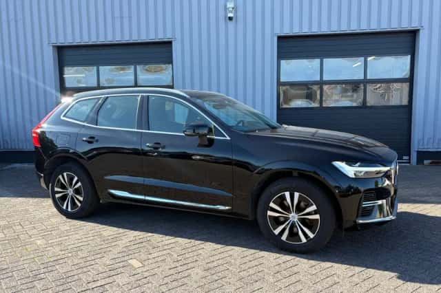 Volvo XC60 (2023) thumbnail 2