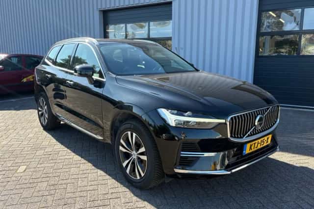 Volvo XC60 (2023) thumbnail 3