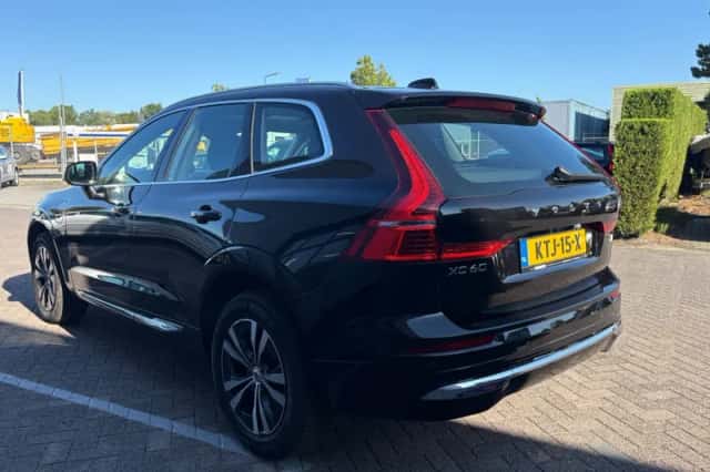 Volvo XC60 (2023) thumbnail 5