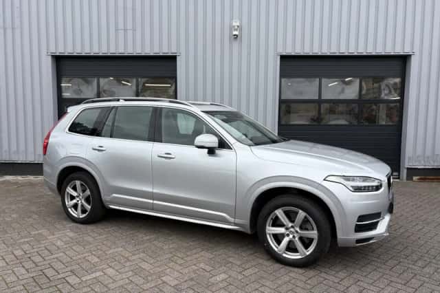 Volvo XC90 (2018) thumbnail 2