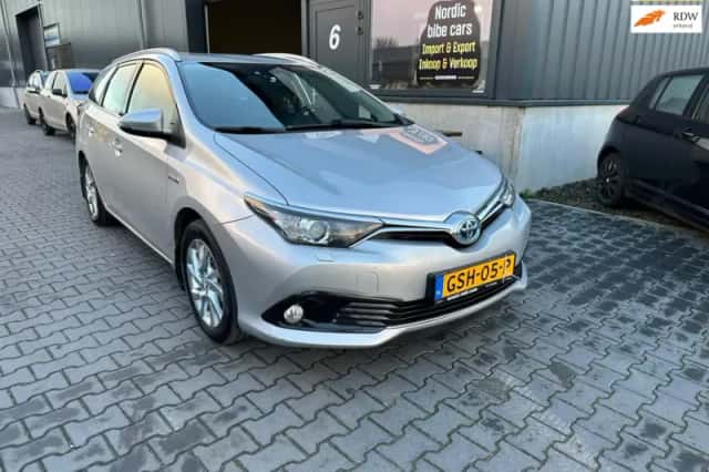 Toyota Auris (2016) thumbnail 1