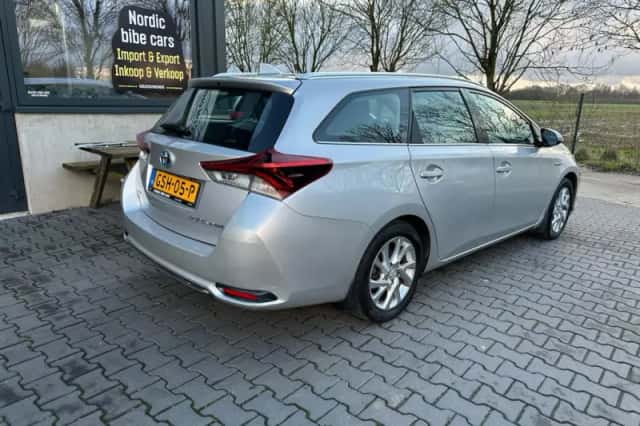 Toyota Auris (2016) thumbnail 4